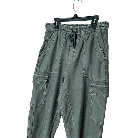 Athleta Farallon Cargo Crop Pants. Cypress color. EUC. Worn once. Size 6 - Picture 10 of 13